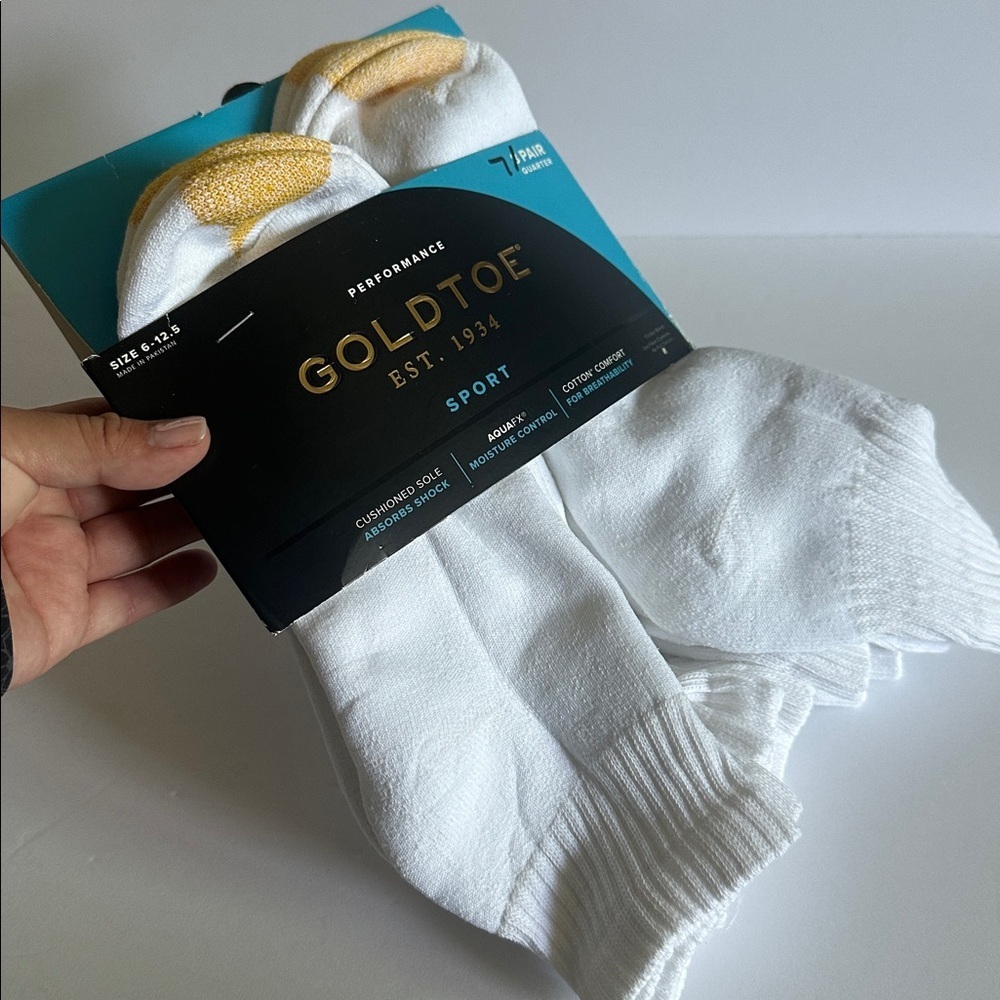 Gold Toe Men's White and Gold Athletic Ankle Socks- 7 pack